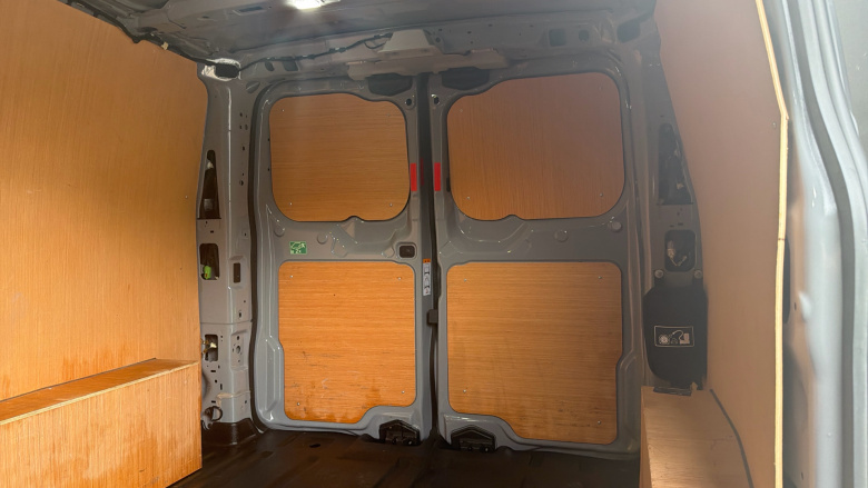 Ford Transit Custom E-320 L1 Rwd 100kW 65kWh H1 Van Limited Auto